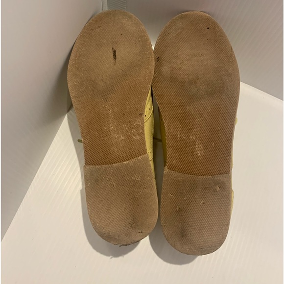 Lily Perf Oxfords in Creamy Yellow by GAP. US 8.5 - Picture 5 of 7